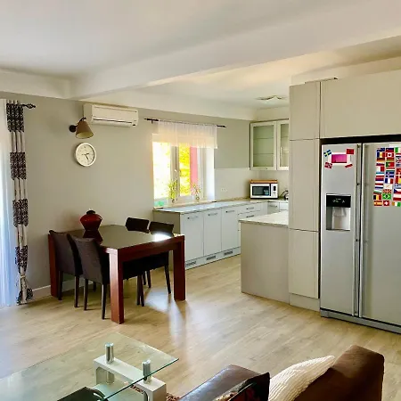 Slupski Premium A5 - - Wifi Netflix Smart Tv50 - - Salon - - Sypialnia - - Pelna Kuchnia - - Salon Kapielowy Z Tv I Dwuosobowa Wanna - - Wysoka Jakosc Za Niska Cene - - Zapraszamy (adults Only) Apartament Słupsk