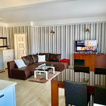 Slupski Premium Nr5 Wifi Netflix Smart Tv50 Full Kitchen Double Bathtub Up To 4 People Full Pleasure Quality (adults Only) Apartament